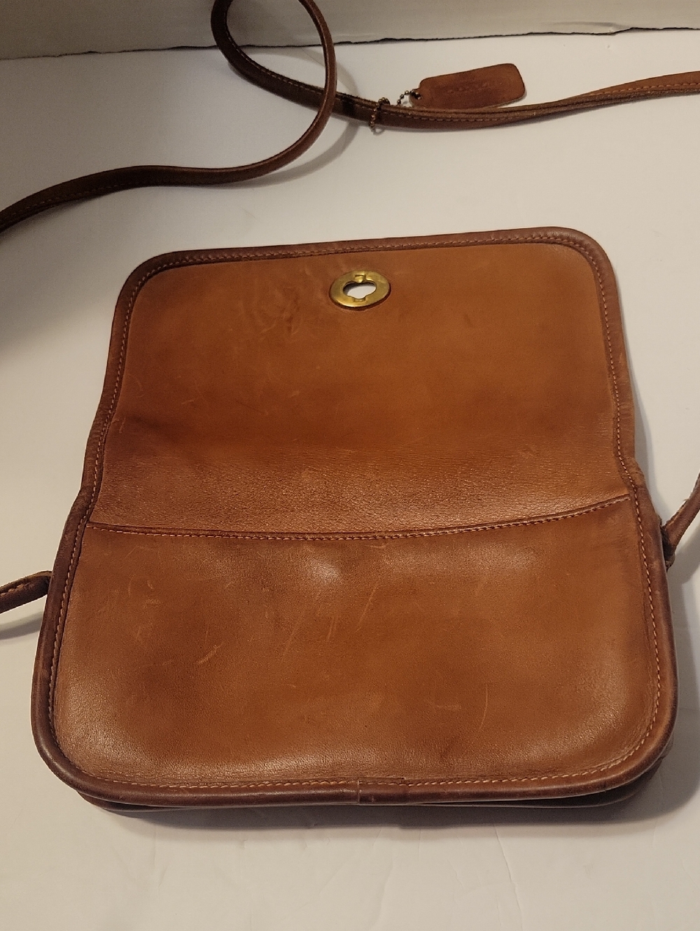 Vintage Coach British Tan Leather Dinky Crossbody Bag With Turn Lock Clasp - Picture 5 of 7